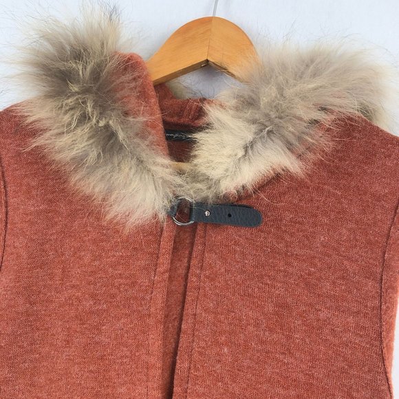 Do Everything In Love Women's One Size Rust Brown Raccoon Fur Trim Knit Vest - Picture 4 of 8